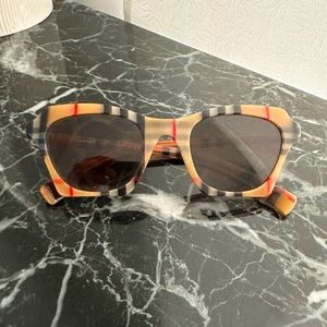 Burberry sunglasses BRAND NEW